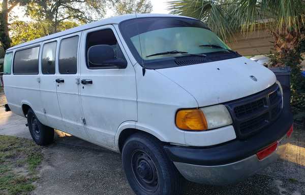 2000 Dodge Ram Van b3500