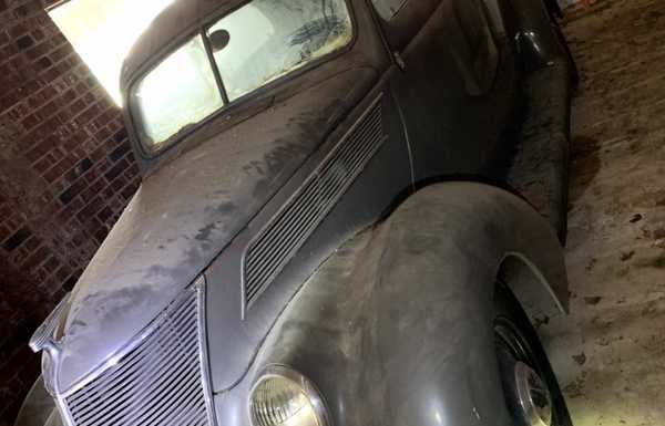 1937 Ford Tudor Sedan