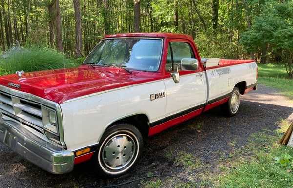 1989 Dodge D100