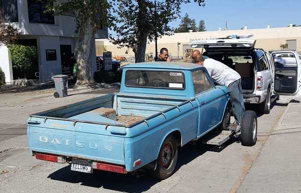 1970 datsun 521 pickup