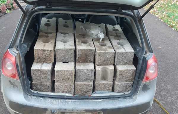 1600LB of bricks 1600LB of bricks