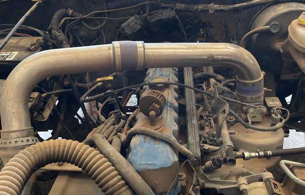 Engine swapped with a 1990s 4.0l i6.