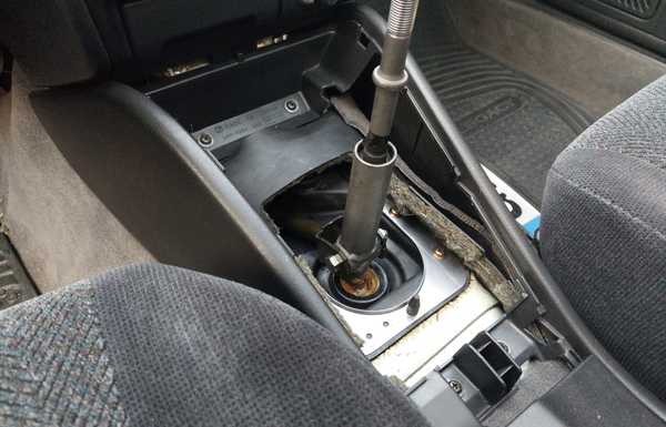 September 2021 - swapped in a Impreza shifter linkage, Legacy's didn't had a rubber sleeve September 2021 - swapped in a Impreza shifter linkage, Legacy's didn't had a rubber sleeve