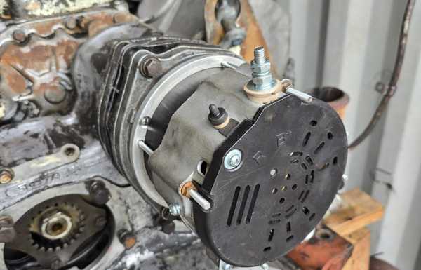 New brushless alternator adapted to stock location New brushless alternator adapted to stock location