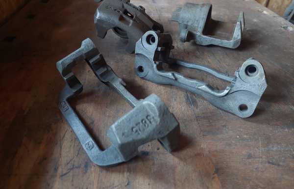 August 2022 - rear caliper bracket didn't came with the first set of calipers August 2022 - rear caliper bracket didn't came with the first set of calipers
