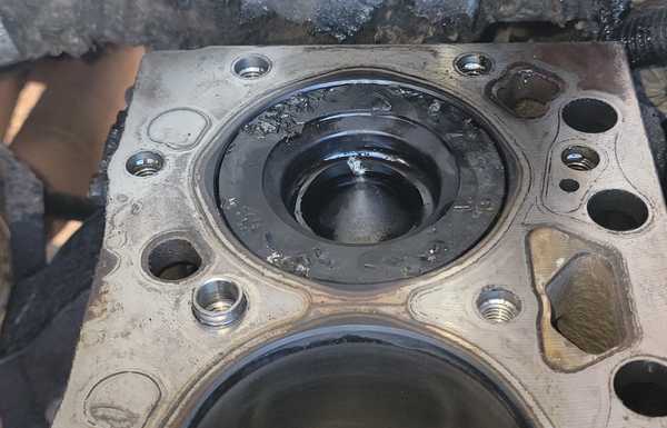 cyl 6. The damage a small piece of ring will do. cyl 6. The damage a small piece of ring will do.