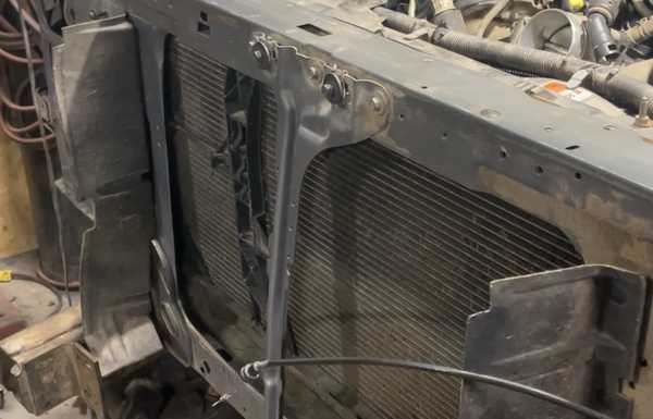 Rad/condenser in from the 13 f150 donor 