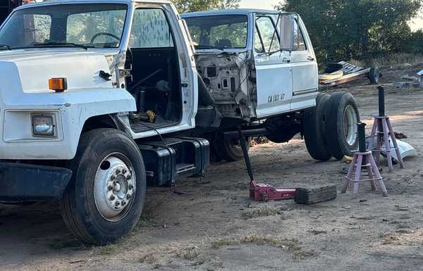 Intended recipient of the Cummins 335 10spd+4.
The day cab is just not really the way I want to be functioning.