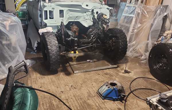 Starting to paint everything up. Starting to paint everything up.