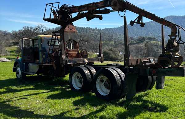 I’ve been thinking about how to incorporate the self loader into the swap project.  Once the 335 gets into the F700 I was thinking of just turning the Kenworth into a trailer.  Basically just add a step deck type 5th wheel king pin plate where the cab is and pull it around with the f700.