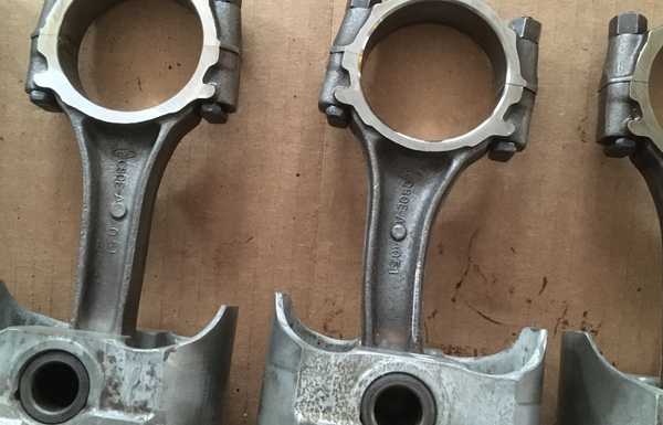 Used 302 teardown revealed a bent connecting rod.