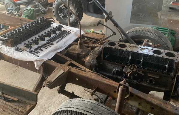 Pistons seased in the cylinders. Pistons seased in the cylinders.