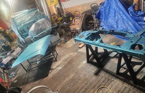 Started painting the body parts with a 40 dollar p-auto gun and the smallest compressor known to man. Started painting the body parts with a 40 dollar p-auto gun and the smallest compressor known to man.