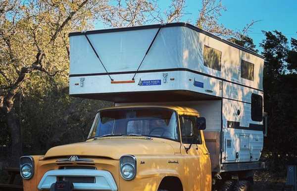 58 A130 IH with Fourwheel Camper