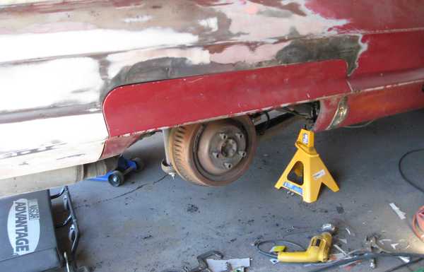 Testing the fender skirt's fit. Testing the fender skirt's fit.