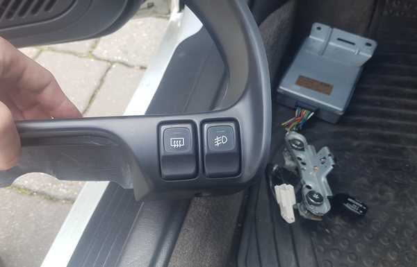 May 2021 - swapped the Trailer controllight for the foglight switch May 2021 - swapped the Trailer controllight for the foglight switch