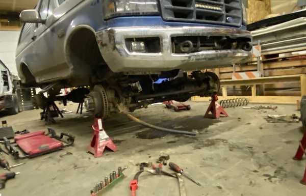 Thinking they towed the rolled 08 by the drag link Thinking they towed the rolled 08 by the drag link