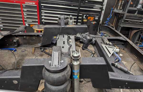 Upper bag and shock mounts Upper bag and shock mounts