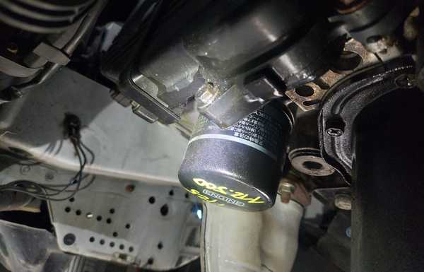 May 2026 - couldn't specify where it came from, so I tried Liquy Moly Oilstop, so far no wettness