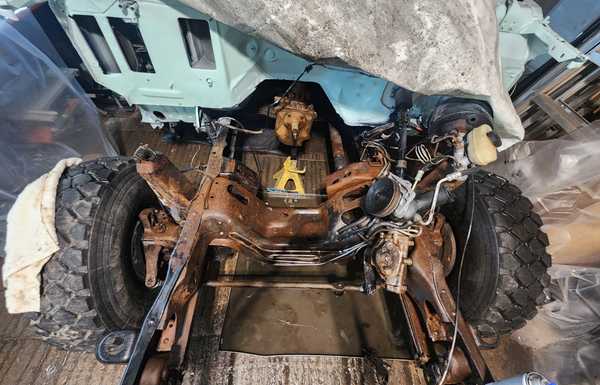 washed 30+ years of grease and grime off this front clip and this was the result. No major rot anywhere just lots of solid steel and surface rust.