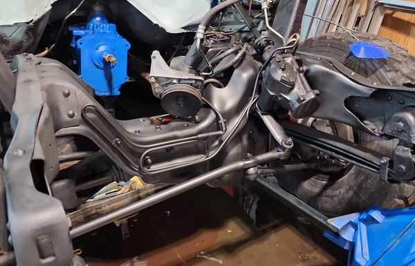 Had some cans if Ford Implement Blue so i used them up on the gear box and bell housing. Had some cans if Ford Implement Blue so i used them up on the gear box and bell housing.