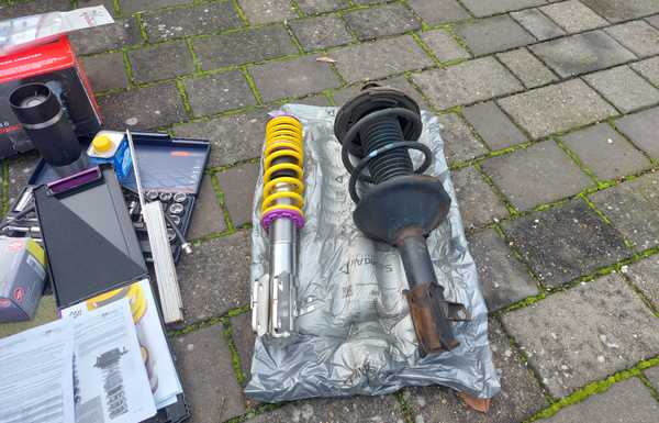 Oktober 2022 - comparisson OEM front strut VS. KW V1 Oktober 2022 - comparisson OEM front strut VS. KW V1