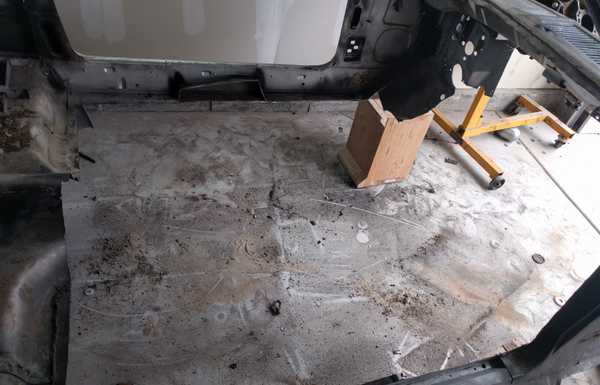 I had done floor pans in another mustnag, and swore if I ever did it again, i'd just get a one-piece and do it right. all rust cut out, I had done floor pans in another mustnag, and swore if I ever did it again, i'd just get a one-piece and do it right. all rust cut out,