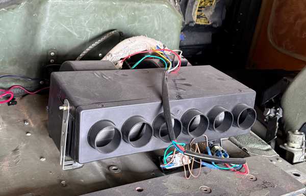 Universal ac bolted in