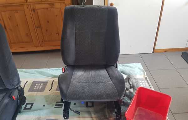 Apr. 2020 - Before I cleaned the driver seat. It was in very good condition, only small stains