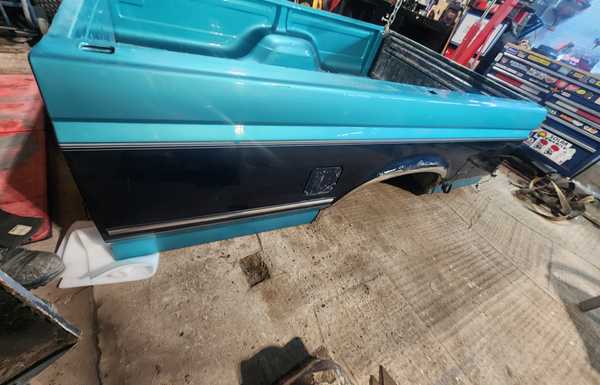 The straighter, slightly less rusty bed that came off my parts truck. The straighter, slightly less rusty bed that came off my parts truck.