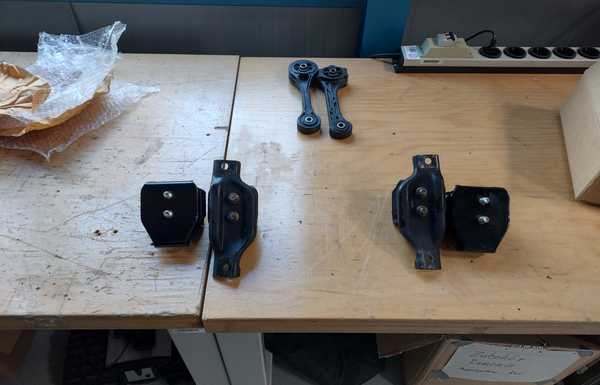 September 2021 - old OEM engine mounts out, new group N mounts in September 2021 - old OEM engine mounts out, new group N mounts in