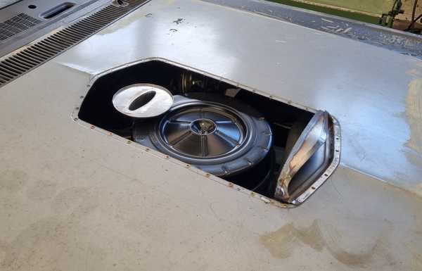 Functionnal hood scoop to probably make less power Functionnal hood scoop to probably make less power