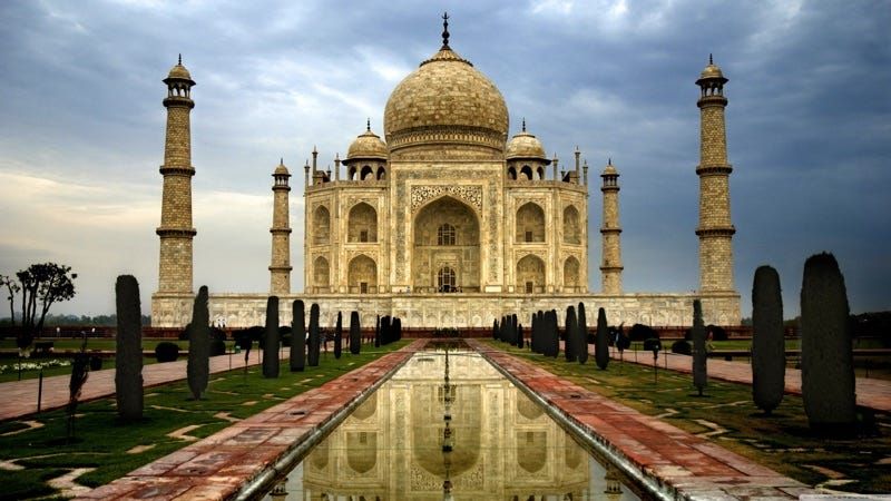 JPEG image of Taj Mahal which is indicative of a natural scene. Size of this image is 127KB. Even though further compression is still possible for this image, it still is the lightest of the three formats. Source: http://voyage.gentside.com/taj-mahal/wallpaper