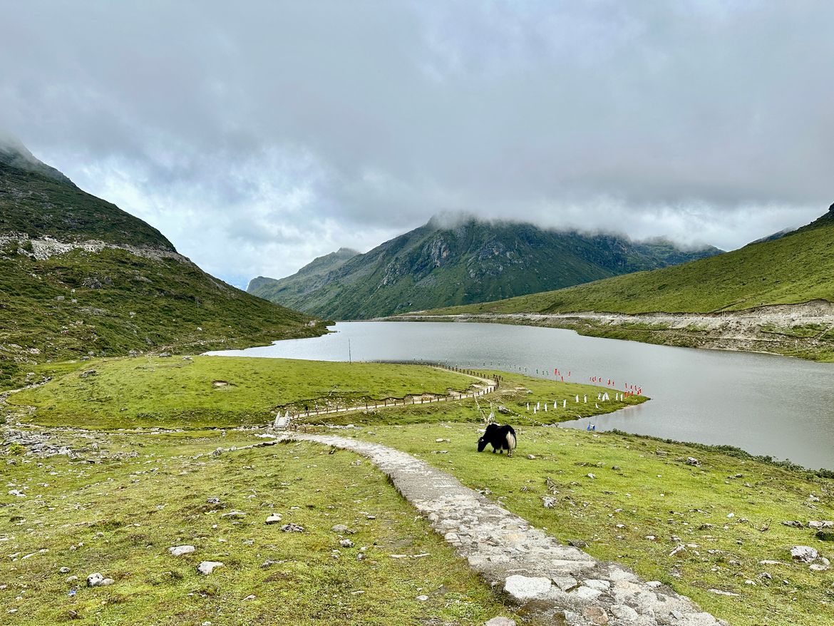 Sela Lake, Sela Pass