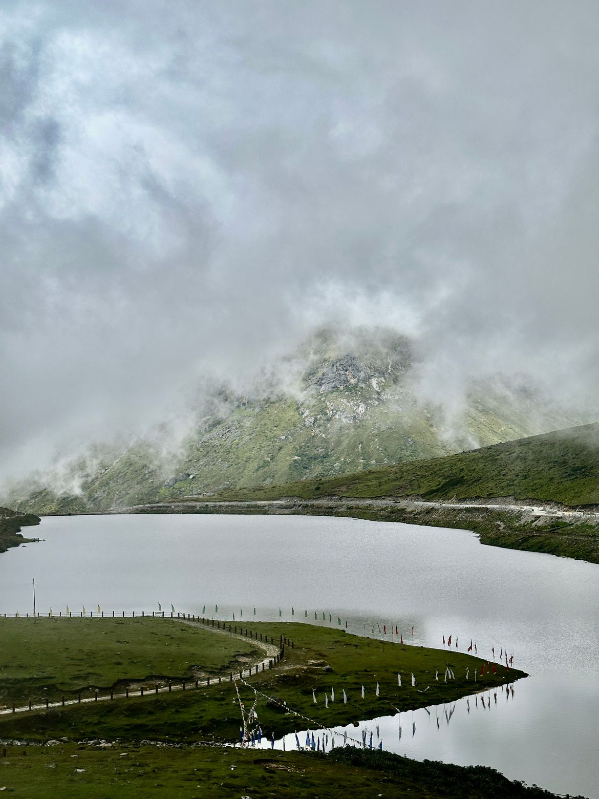 Sela Lake, Sela Pass