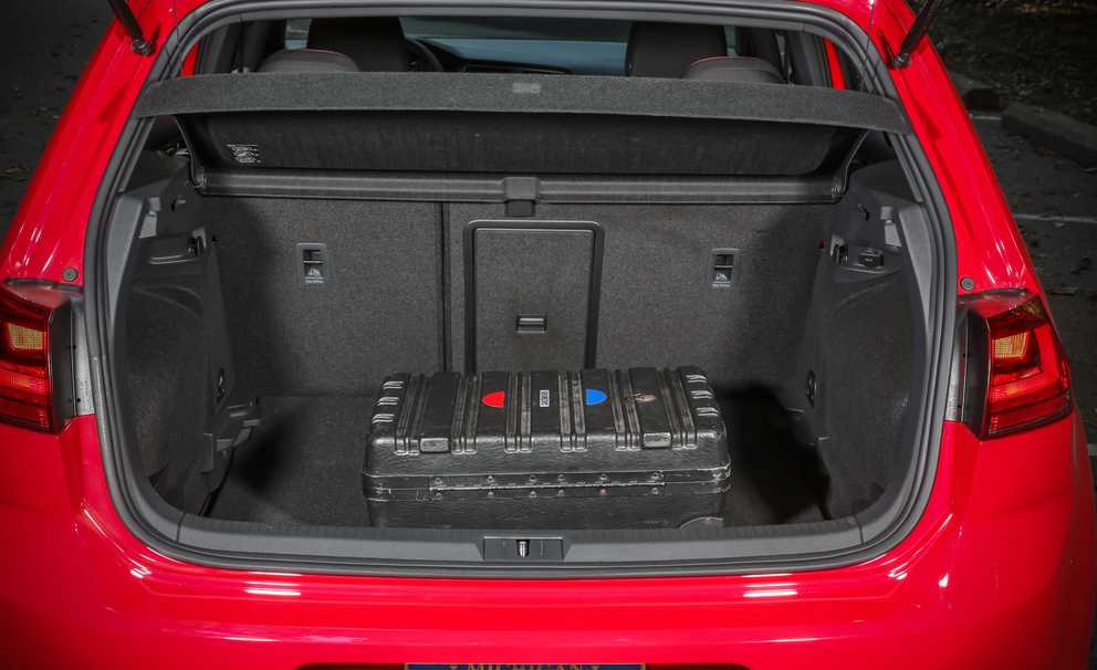 2015 Volkswagen GTI 5 Door Cargo Area Gallery (Photo 30 of 55)