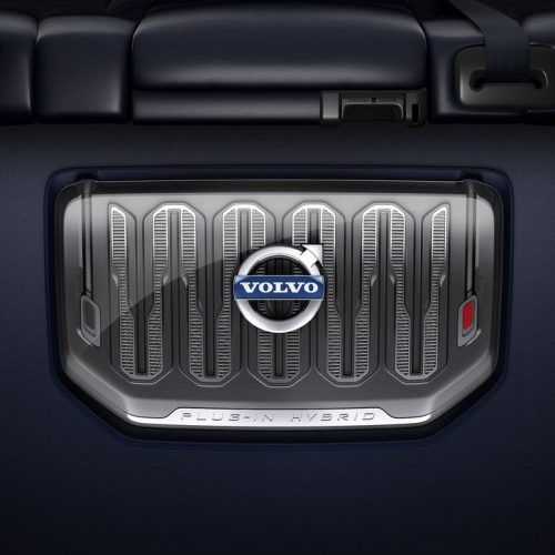 2013 Volvo V60 Plug-in Hybrid Review (Photo 2 of 9)