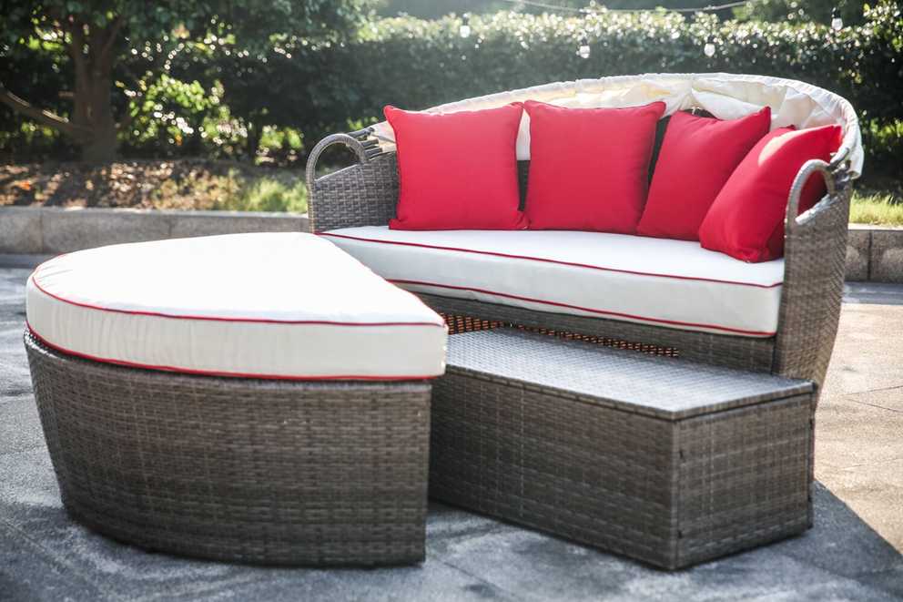 Featured Photo of Fansler Patio Daybeds with Cushions