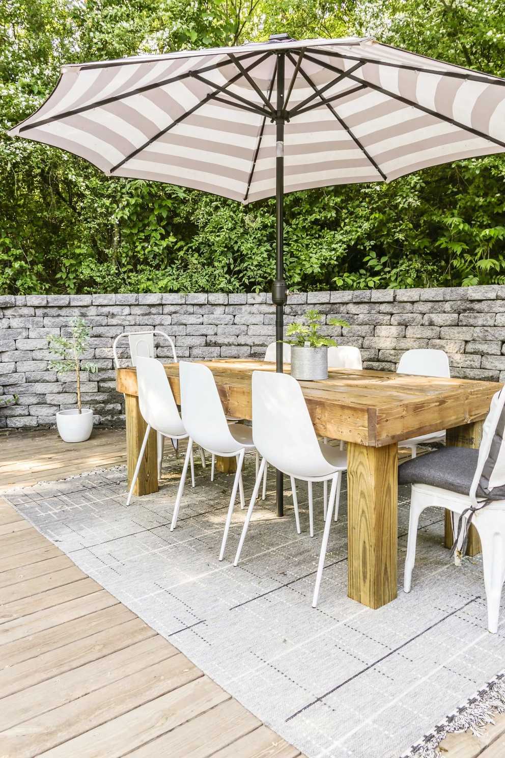 Featured Photo of Farmhouse Style Outdoor Tables