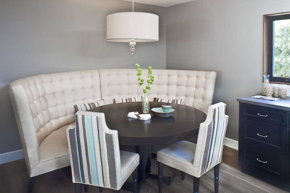 Featured Image of Small Space Dining Room Decoration Tips