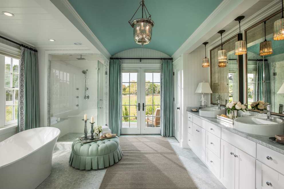 Gorgeous Vintage Bathroom With Luxury Nuance (Photo 1 of 1)