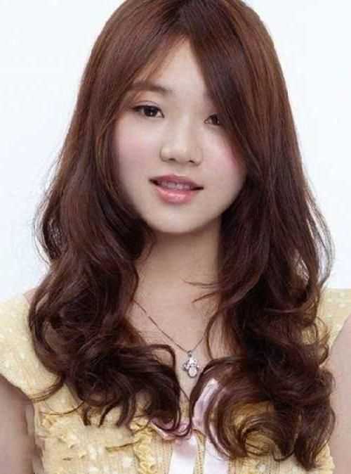 Featured Photo of Round Face Asian Hairstyles