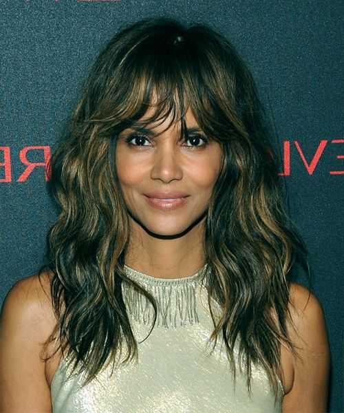 Well Known Brunette Textured Medium Length Hairstyles Throughout 30 Halle Berry Hairstyles, Hair Cuts And Colors (Gallery 16 of 20)