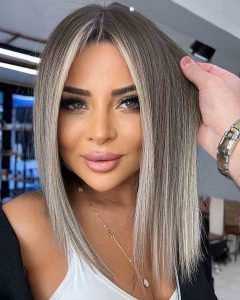 20 Inspirations Middle Part Straight Haircuts