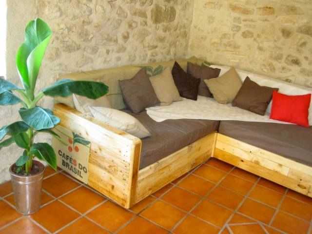 King Size Sofa Made Out Of Pallets Pallet Ideas Pallet Well With Regard To Diy Sectional Sofa Plans (Gallery 8 of 20)