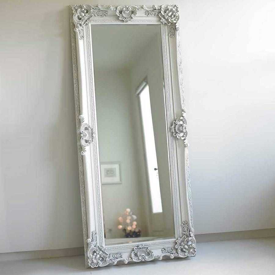 Featured Photo of Antique Looking Mirrors