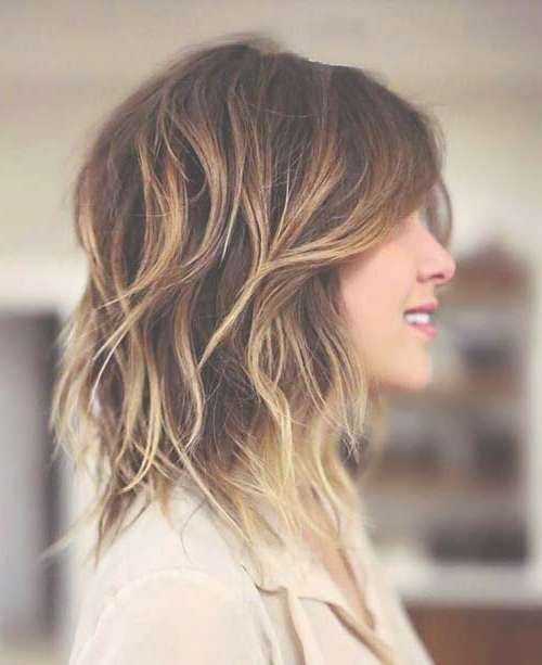 Featured Photo of Medium Haircuts With Short Layers