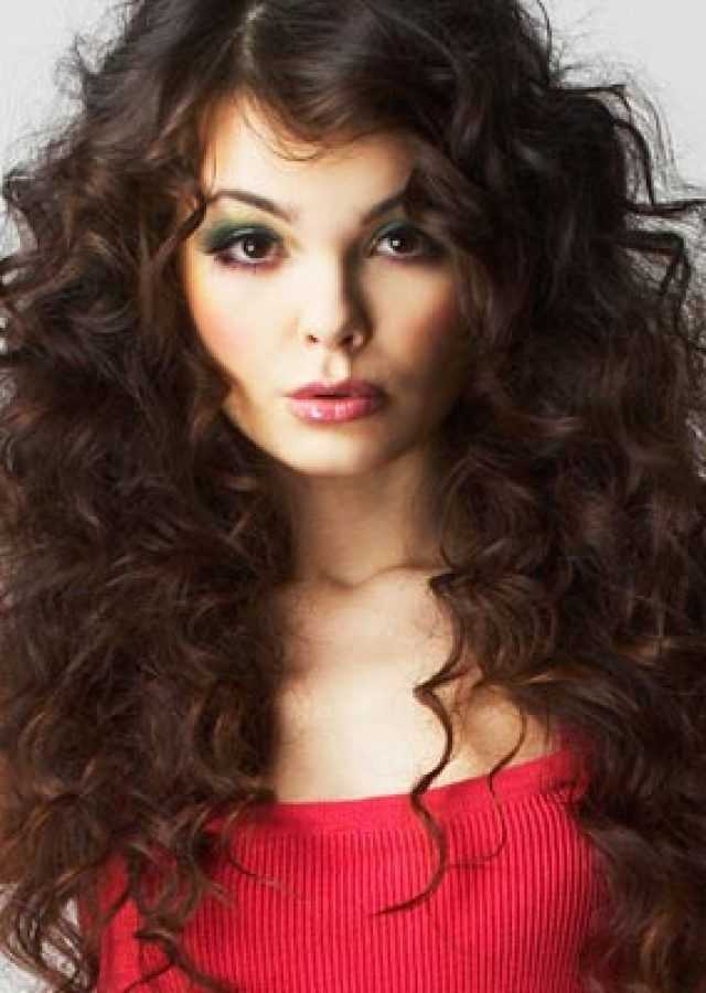 Wavy Hairstyles with Side Swept Wavy Bangs