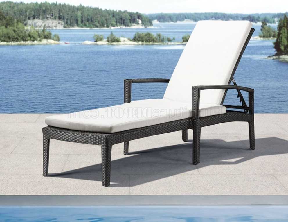 Featured Photo of Cheap Outdoor Lounge Chairs
