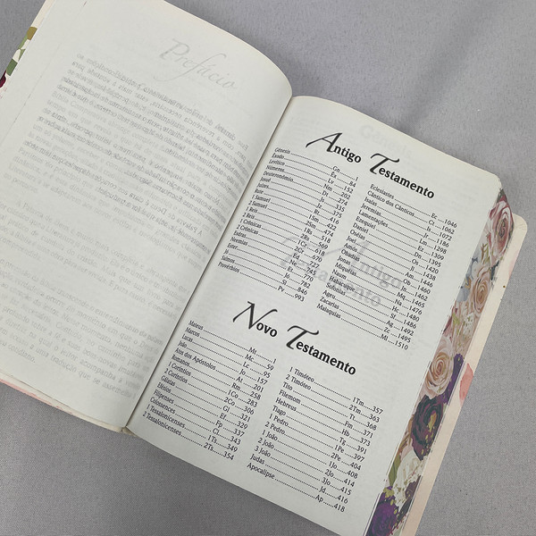 Foto Bíblia Comparativa (ARC e NVI na mesma Bíblia) | Flor de Henna